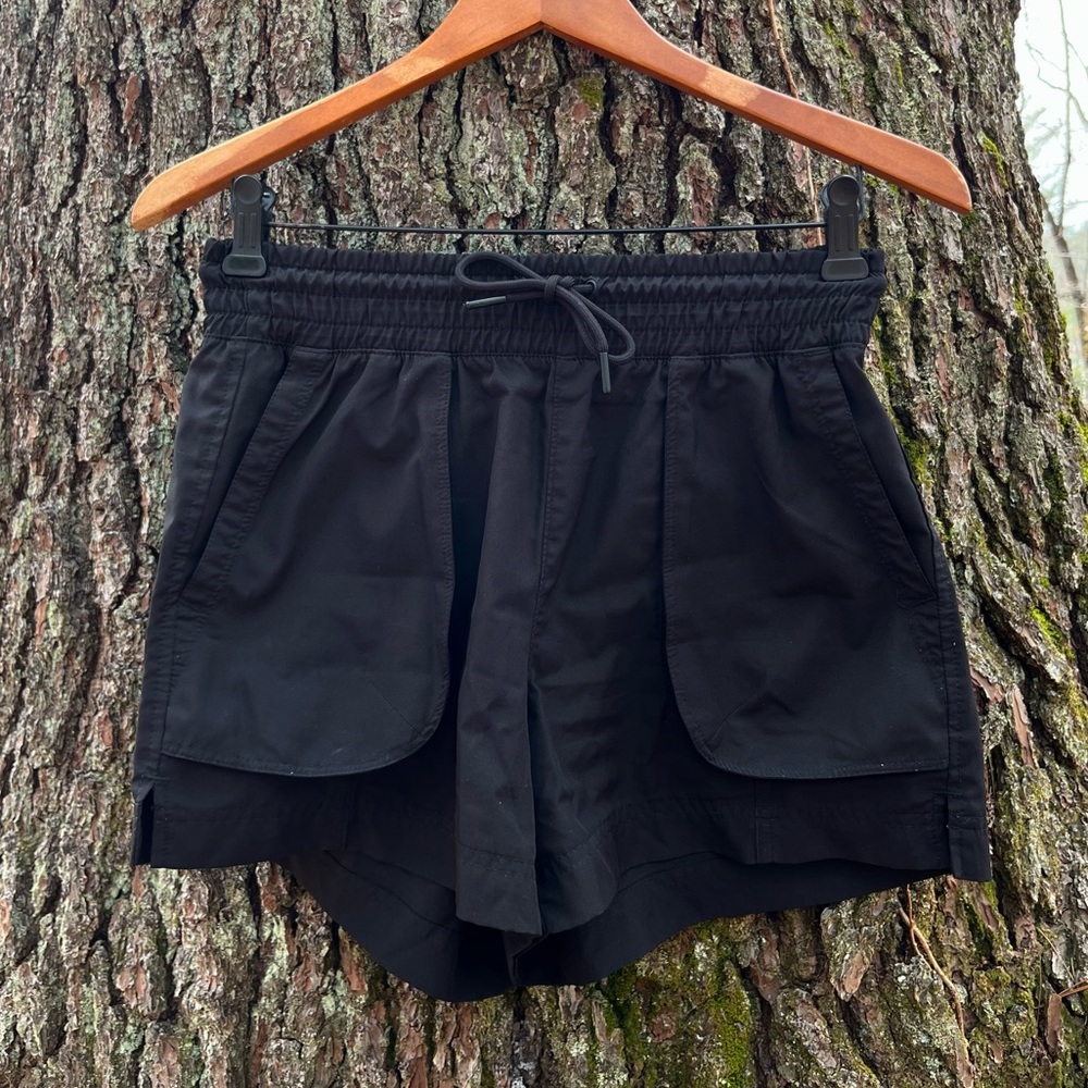 NEW ! Old Navy High-Waisted 4” Inseam StretchTech Black Shorts | XS